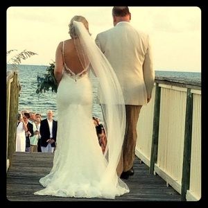 STUNNING Martina Liana Wedding Dress (744) & Veil